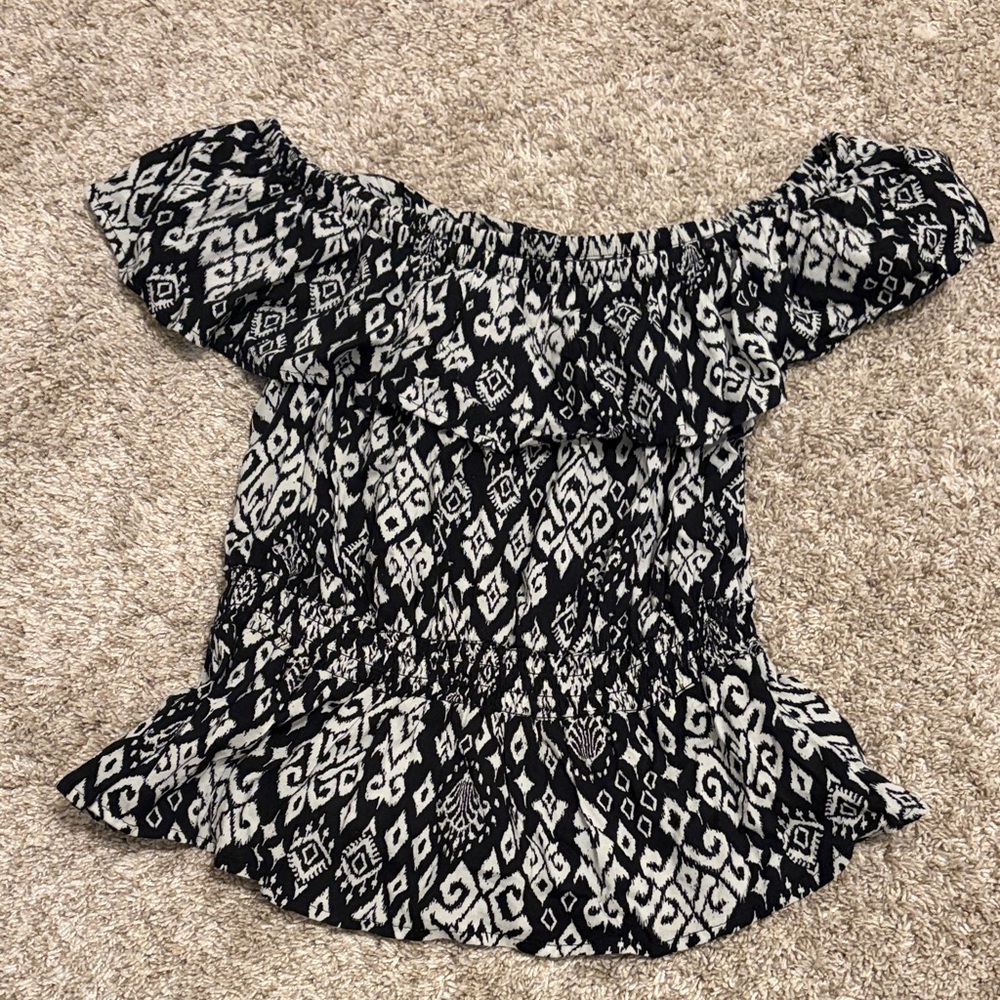 Old Navy Black and White Geometric Off-Shoulder Blouse